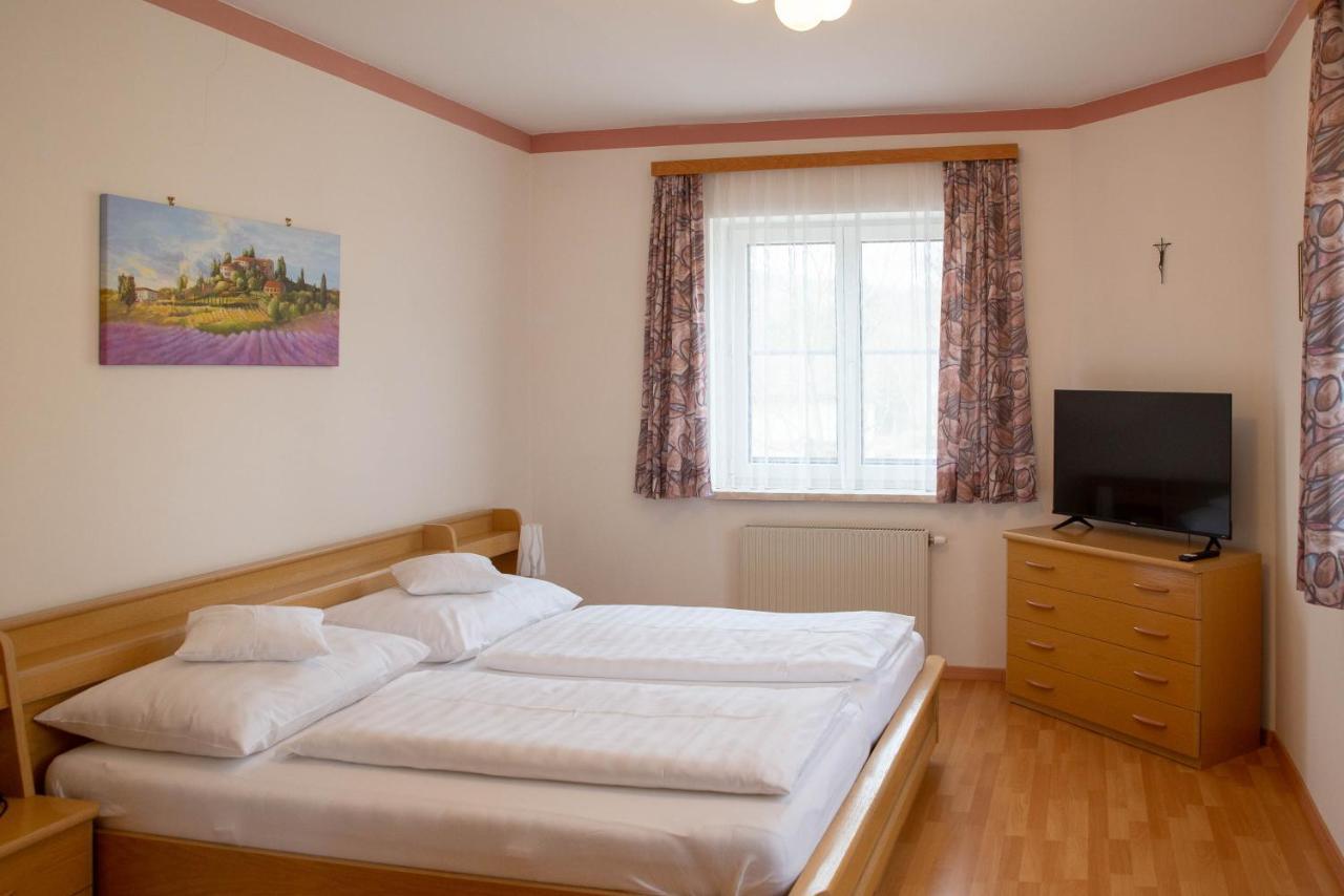 Pension Christine Grossweikersdorf Екстер'єр фото