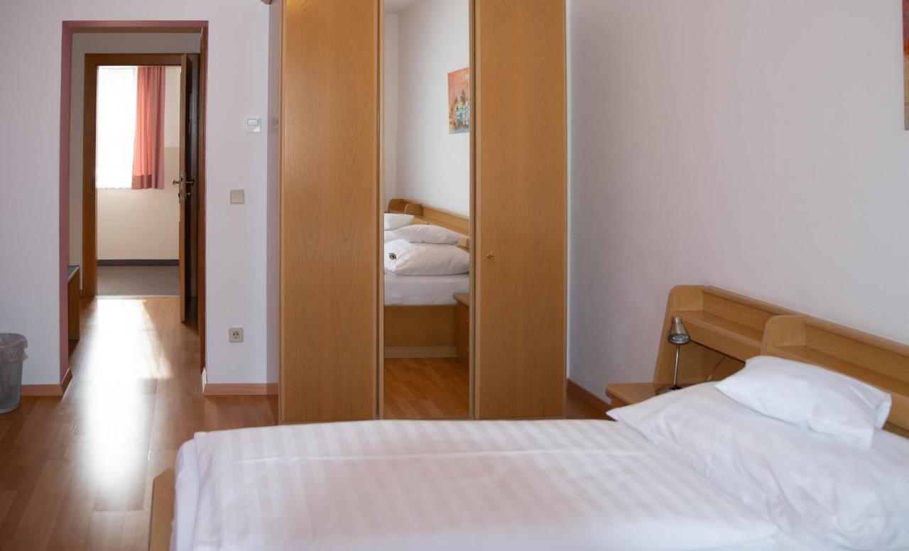 Pension Christine Grossweikersdorf Екстер'єр фото