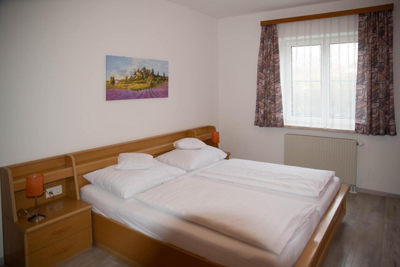 Pension Christine Grossweikersdorf Екстер'єр фото
